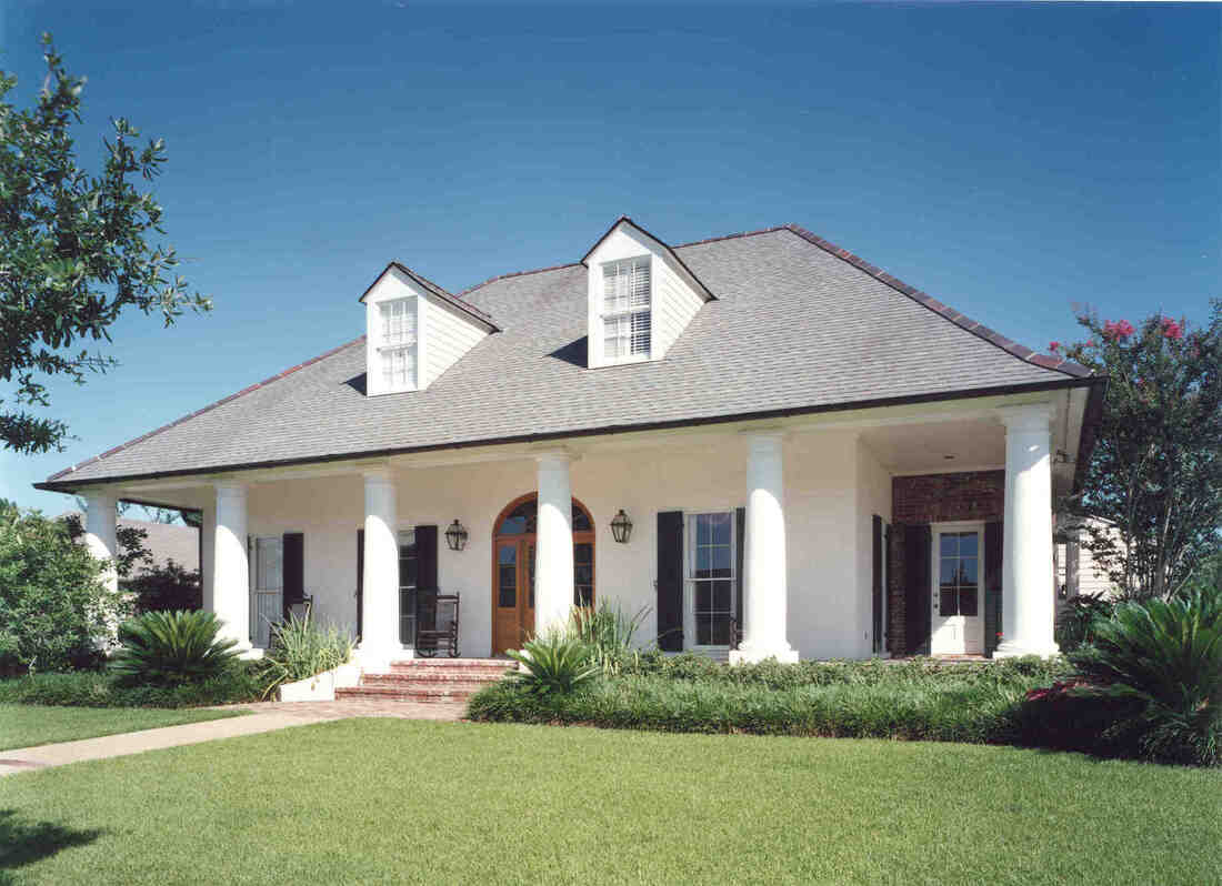 Image of house built in the Antebellum Greek Revival architectural style. Designed by Cockfield Jackson Architects.